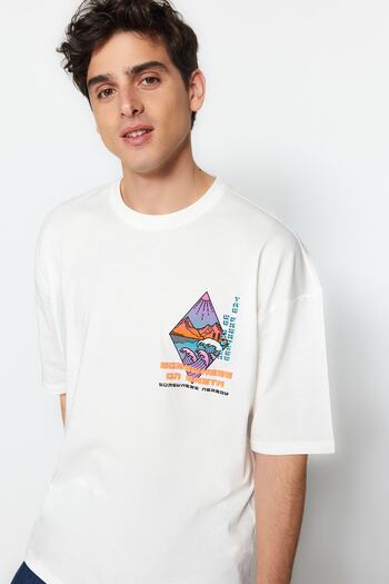 Trendyol Collection Oversize Ecru Cabaret potištěné bavlněné tričko - TMNSS23TS00316