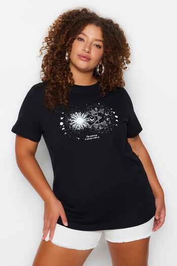 Trendyol Curve Schwarzes Strick-T-Shirt mit Rundhalsausschnitt – 100 % Baumwolle TBBSS23BF00030