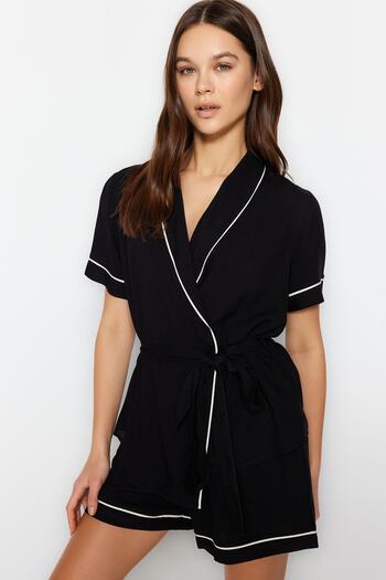 Trendyol Collection Detailní sada pyžama z viskózového tkaného černého pásku THMSS23PT00203