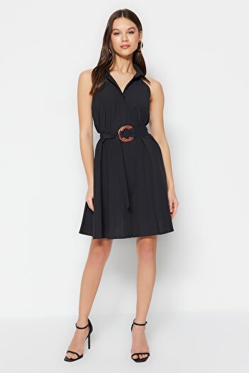Trendyol Collection Mini bavlněné plisované tkané šaty s černým páskem TWOSS23EL00270