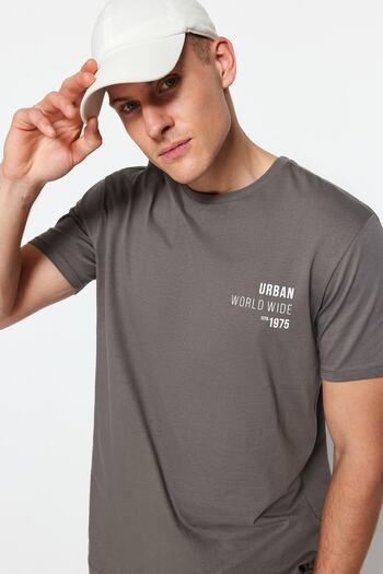 Trendyol Collection Μπλουζάκι από 100% βαμβάκι με μίνιμαλ σχέδιο ανθρακί - TMNSS23TS00204