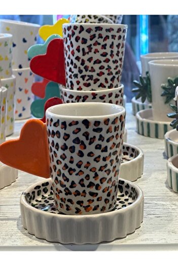 MeGgDecor Kalp Kulplu Leopar Fincan