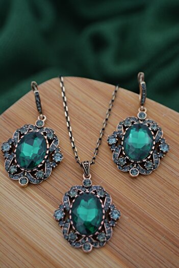 Stoneage Emerald And Zircon Stone Necklace And Earring Set Set Green