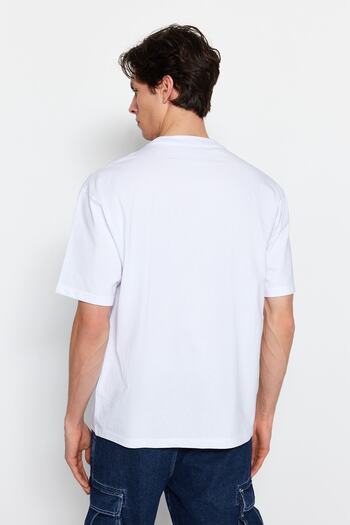 Trendyol Collection Λευκό μπλουζάκι με κοντό μανίκι Oversize/Wide Cut Landscape με στάμπα 100% βαμβάκι TMNSS23TS00242