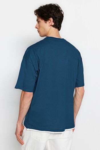 Trendyol Collection Bavlněné tričko oversize – KRÁTKÝ RUKÁV S KONTRASNÍM DETAILEM KUSU TMNSS23TS00339