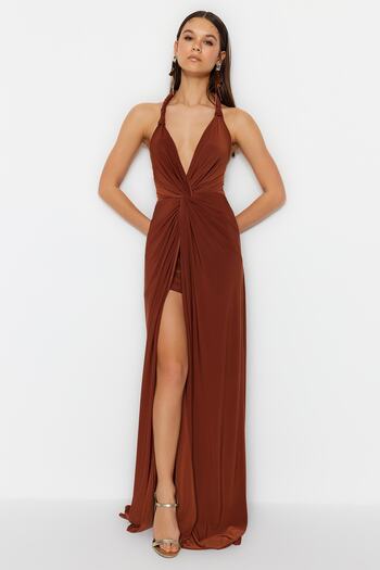 Trendyol Collection Καφέ γιακάς Λεπτομερές τυλιγμένο μακρύ βραδινό φόρεμα TPRSS23AE00208