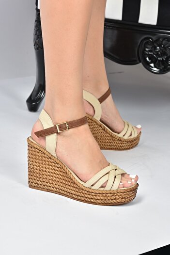 Fox Shoes Dámské béžové plátěné boty na klínovém podpatku K674194105