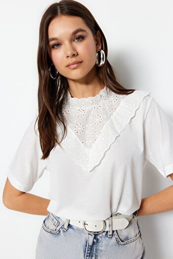 Trendyol Collection Weiße, mit Baumwolle gefütterte Bluse mit Stehkragen – TWOSS23BZ00879