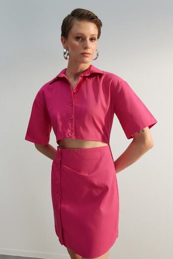 Trendyol Collection Περιορισμένης έκδοσης Φούξια με παράθυρο με λεπτομερή γιακά πουκάμισο Μίνι υφαντό φόρεμα TWOSS21EL1780