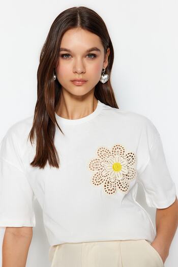 Trendyol Collection Premium White 100% Thick Cotton Relaxed/Loose Fit Comfortable Cut Knitted T-Shirt Twoss23Ts00277
