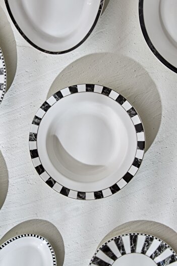 Karaca Checkered Line Porcelain Pit Plate 22 cm
