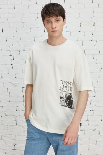 AC&Co / Altınyıldız Classics Men's Ecru Oversize Loose Cut Crew Neck 100% Cotton Printed T-Shirt
