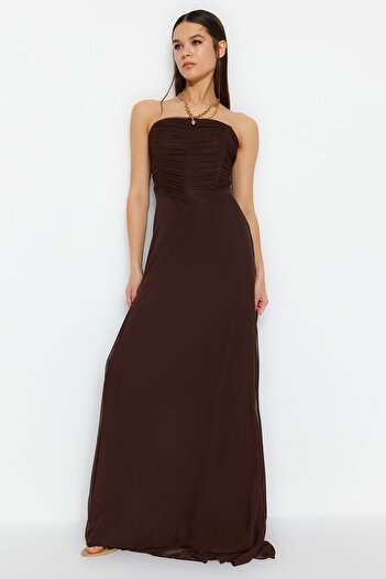 Trendyol Collection Tmavě hnědé tylové večerní šaty střihu do A - TPRSS23AE00138
