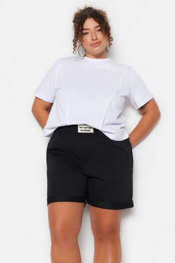 Trendyol Curve Pantaloni scurți negri tricotați de mărime mare - picior dublu și detaliu etichetă TBBSS23AP00001