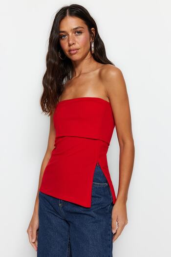 Trendyol Collection Rote Krepp-Strickbluse mit trägerlosem Kragen und seitlichem Reißverschluss TWOSS23BZ00928