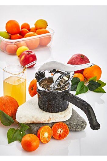 Esta Cast Iron Fruit And Lemon Squeezer
