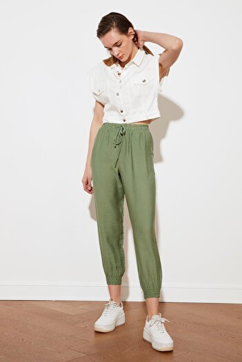 Trendyol Collection Zelené Jogger tkané kalhoty TWOSS20PL0129