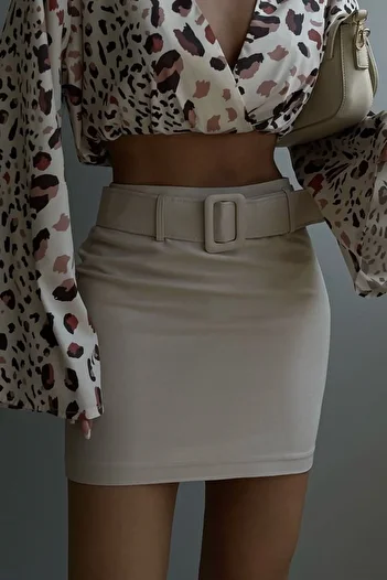 lovebox Women's Beige Belted Mini Skirt 23S02010