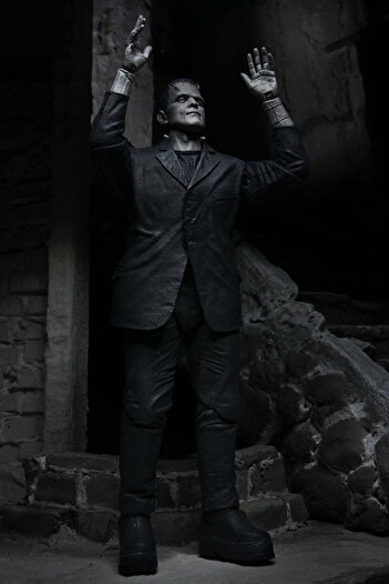 Neca Universal Monsters - Ultimate Frankenstein's Monster (black & White) Figür