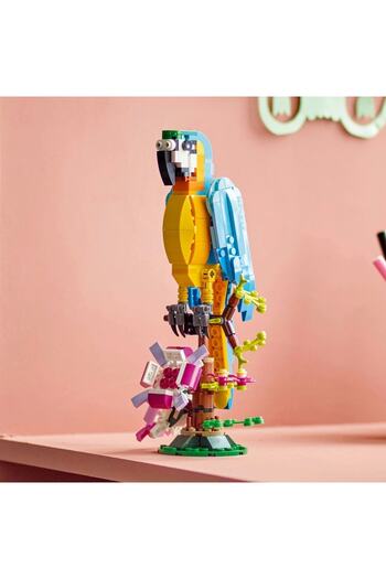 LEGO ®   Creator Exotic Parrot 31136 (253 Pieces)
