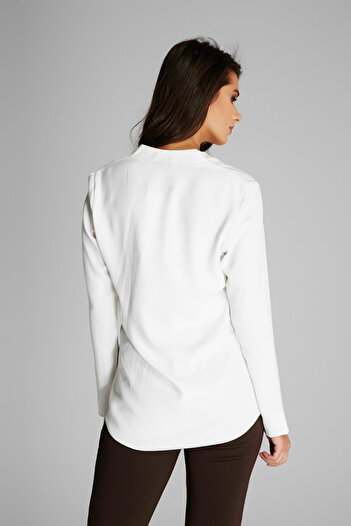 Laranor Women's Ecru Collar Detailed Blouse 14L4049