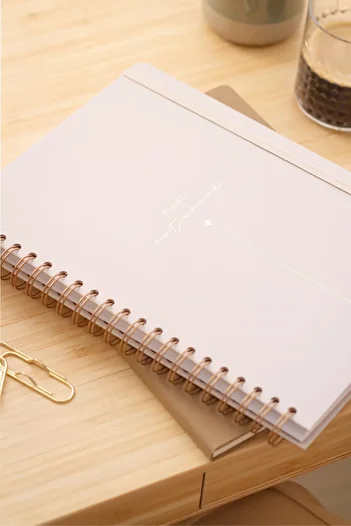 Matt Notebook 20x28 Cm Blocnotes cu copertă rigidă spirală elastică A4 cu dungi Bej