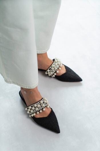 NİŞANTAŞI SHOES Dámské pantofle na podpatku Fomax Black Kilim Pearl Detail