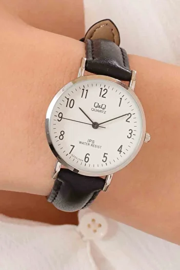 Q&Q Numeral Leather Strap Women's Retro Wristwatch