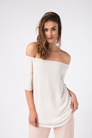 Laranor Women's Ecru Madonna Collar Blouse 17L5297