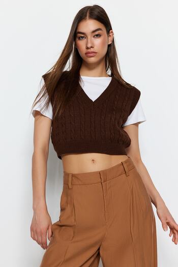 Trendyol Collection Hnědý pletený svetr s výstřihem do V TWOAW22BZ0049