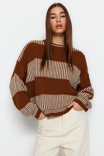 Trendyol Collection Szeroki, brązowy, prążkowany sweter z dzianiny - Twoaw23Kz00012