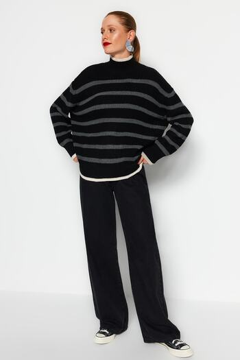 Trendyol Collection Pulover negru din tricotaje cu dungi Wide Fit TWOAW23KZ01446