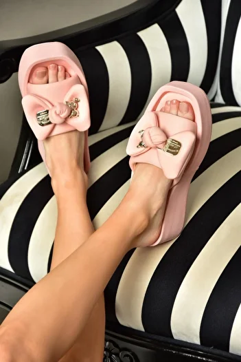 Fox Shoes P267091804 Γυναικείες παντόφλες από ύφασμα σε σκόνη με χοντρή σόλα