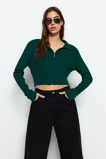 Trendyol Collection Smaragdgrüner Crop-Strickjacke mit Reißverschluss - TWOAW21HI0154