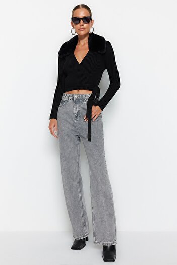 Trendyol Collection Черен изрязан трикотажен пуловер с детайл от изкуствена кожа - Twoaw24Kz00223