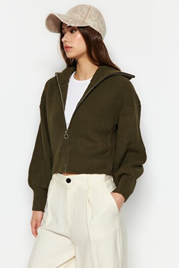 Trendyol Collection Khaki Crop Zippered Knitwear Cardigan TWOAW23HI00373