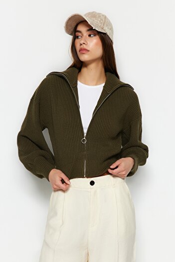 Trendyol Collection Khaki Crop Zippered Knitwear Cardigan TWOAW23HI00373