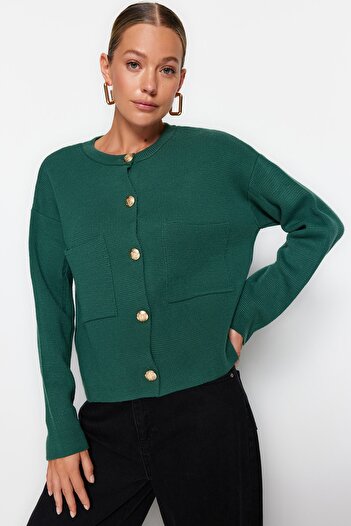 Trendyol Collection Grüner Strick-Cardigan – Knopfdetail, Jacken-Look TWOAW24HI00023