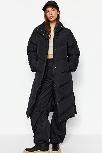 Trendyol Collection Černý obyčejný boční zip detail vodoodpudivý dlouhý kabát Twoaw24Mo00049