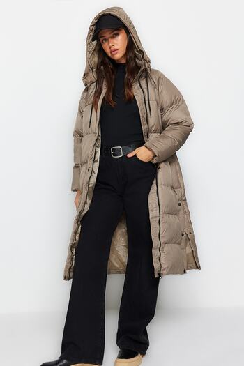 Trendyol Collection Norková běžná forma s kapucí a bočním zapínáním Detailní vodoodpudivé dlouhé nafukovací kabáty TWOAW24MO00104