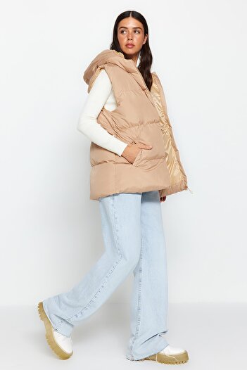 Trendyol Collection Beige Oversize Hooded Water Repellent Inflatable Vest Produced by Oneaw24Ye00019