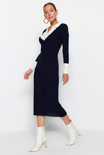 Trendyol Collection Marineblaues Midi-Strickkleid mit Farbblockmuster TWOAW23EL00024