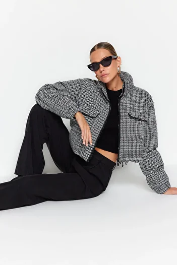 Trendyol Collection Twoaw24Mo00028 - Black Tweed Crop Puffer Coat