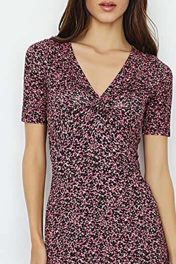 Select Moda Kadın Pembe Desenli V Yaka Örme Midi Elbise
