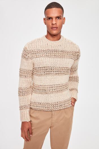 Trendyol Collection Πλεκτό πουλόβερ κανονικό μπεζ με ριγέ λαιμόκοψη TMNAW20KZ0545