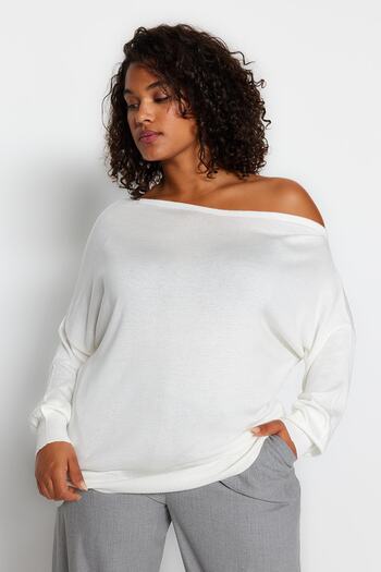 Trendyol Curve Sweter z dzianiny w kolorze écru z dekoltem łódkowym - Tbbaw24an00041