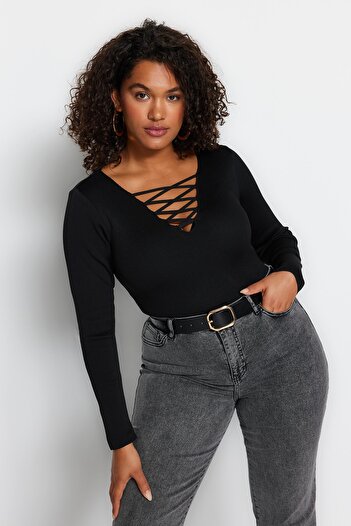 Trendyol Curve Black Cross Body Hugging Britli Knitwear Sweater Tbbaw24An00011
