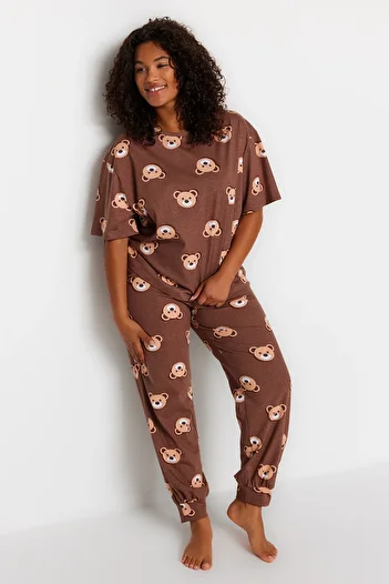 Trendyol Curve Brown Teddy Bear Patterned Knitted Pajamas Set TBBAW23AI00039