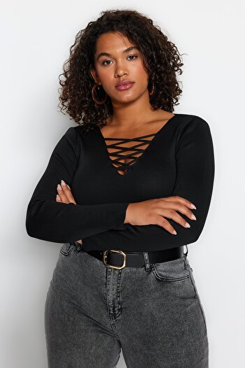 Trendyol Curve Schwarzer Cross Body Wrap Britli Strickpullover TBBAW24AN00011