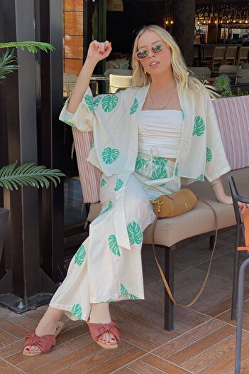 Laluvia Green Leaf Patterned Kimono Set